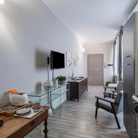 Casa Ugo - Center - By Host4u * Pavia