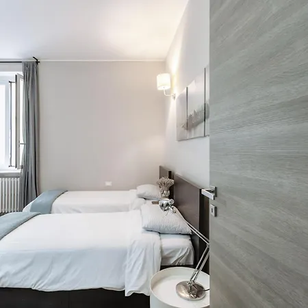 Casa Ugo - Center - By Host4u Pavia