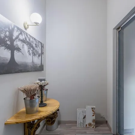 Casa Ugo - Center - By Host4u Apartment Pavia