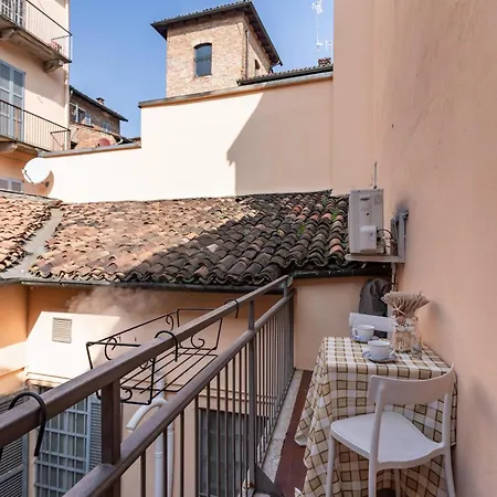 Casa Ugo - Center - By Host4u Apartment Pavia